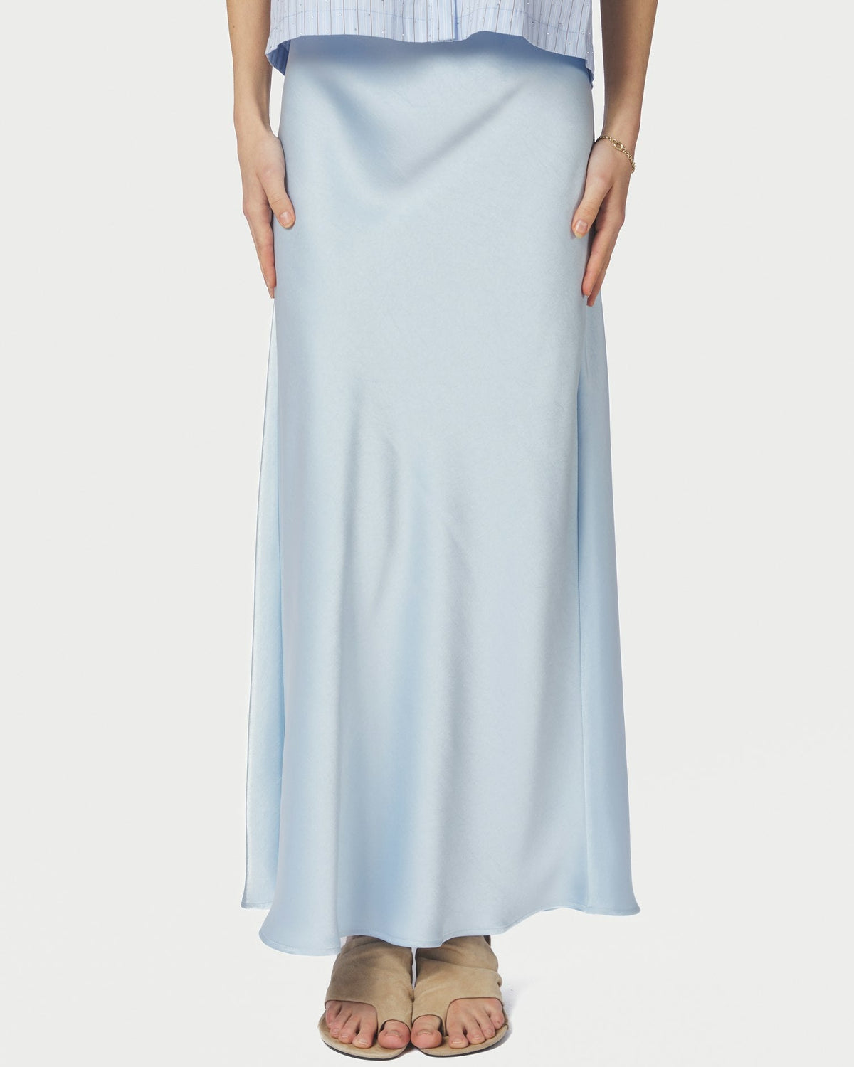 Vicky Heavy Sateen Nederdel Light Blue fra Neo Noir, blå satin nederdel